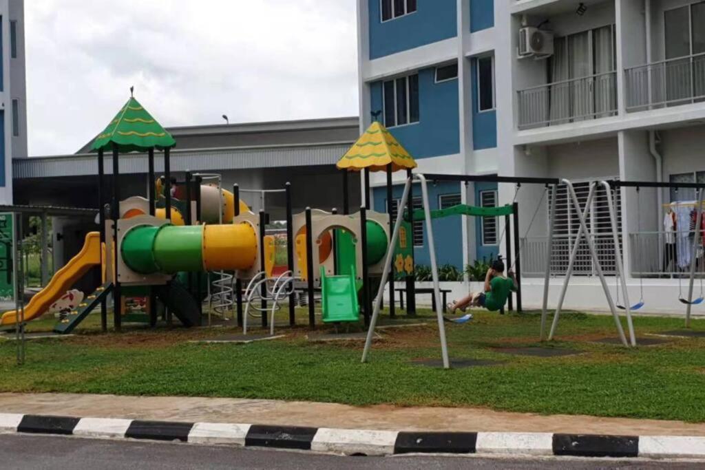 Ike Village Homestay Near With Uitm Kota Samarahan Luaran gambar