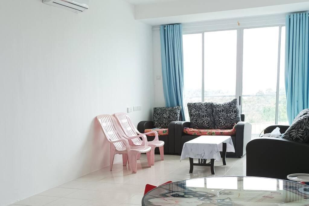 Ike Village Homestay Near With Uitm Kota Samarahan Luaran gambar